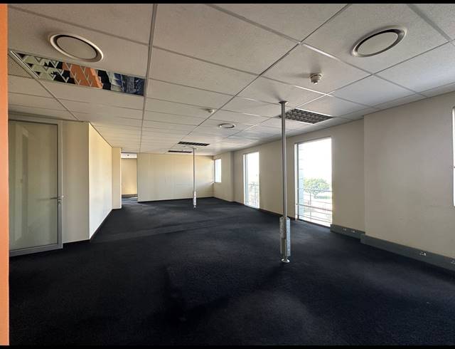 432M² OFFICE TO LET IN ECO PARK ESTATE